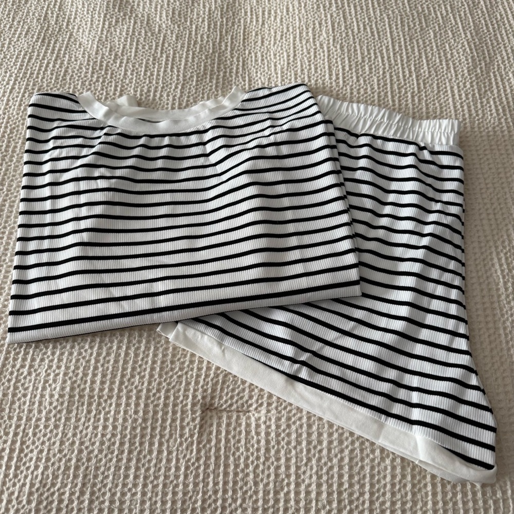 NWOTS Threaded Pear Two Piece Striped Shorts Lounge Set